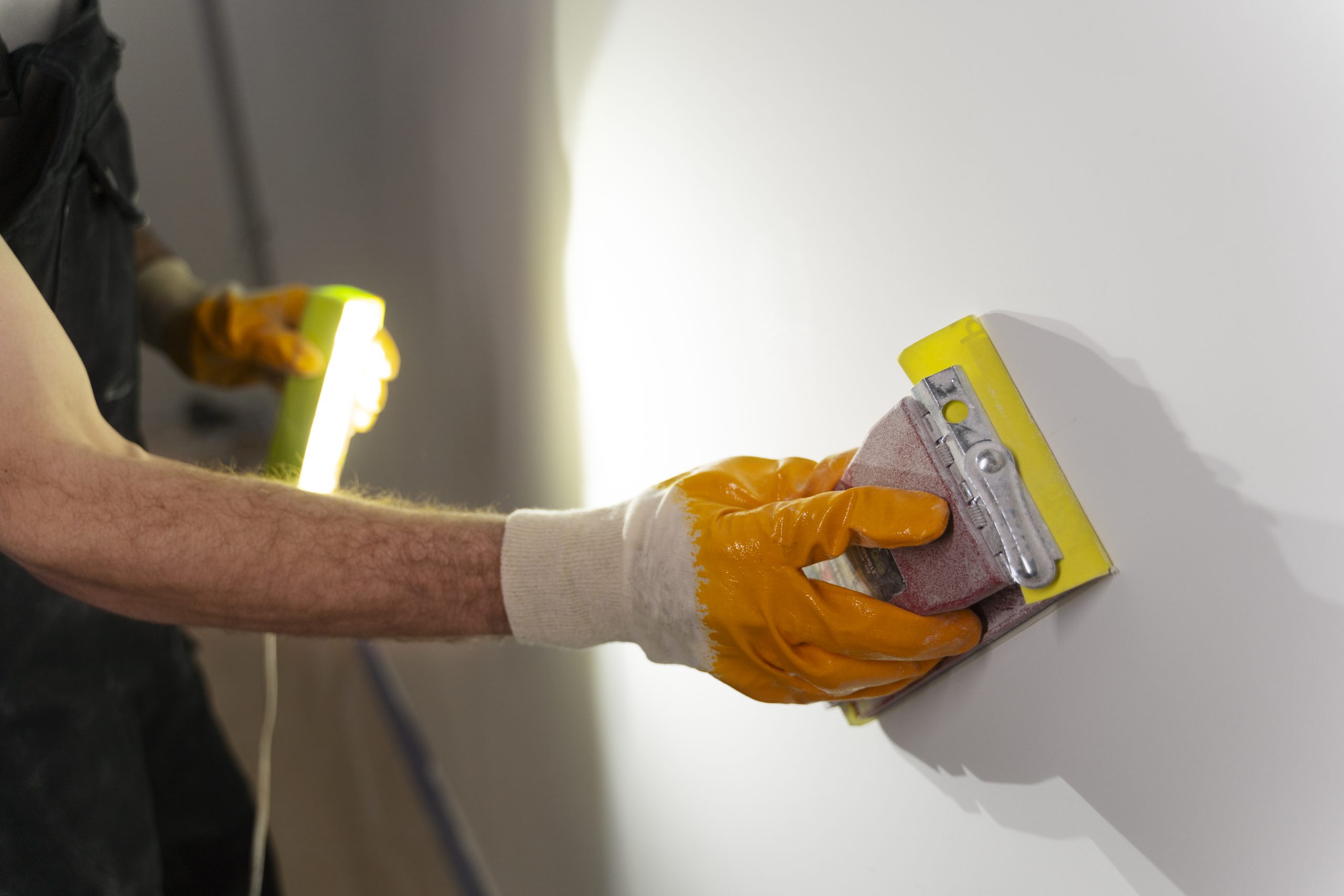 construction-worker-wearing-protection-gloves experts stucco repair