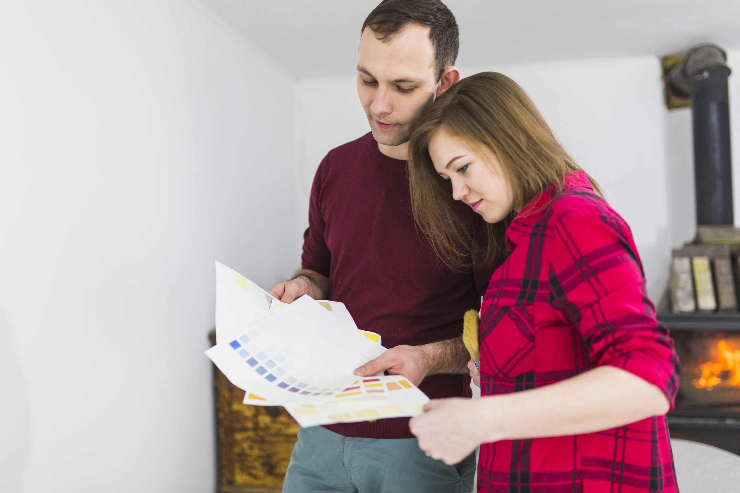 young-couple-choosing-color-walls paint consultation